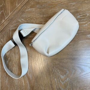MONOS metro sling bag ivory